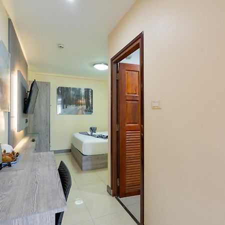 Square One Hotel Patong Екстериор снимка