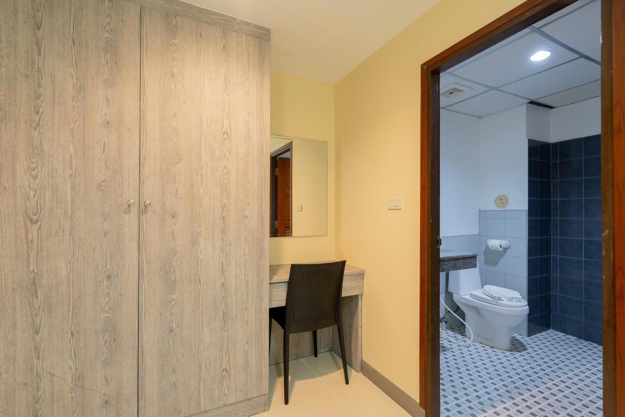 Square One Hotel Patong Екстериор снимка