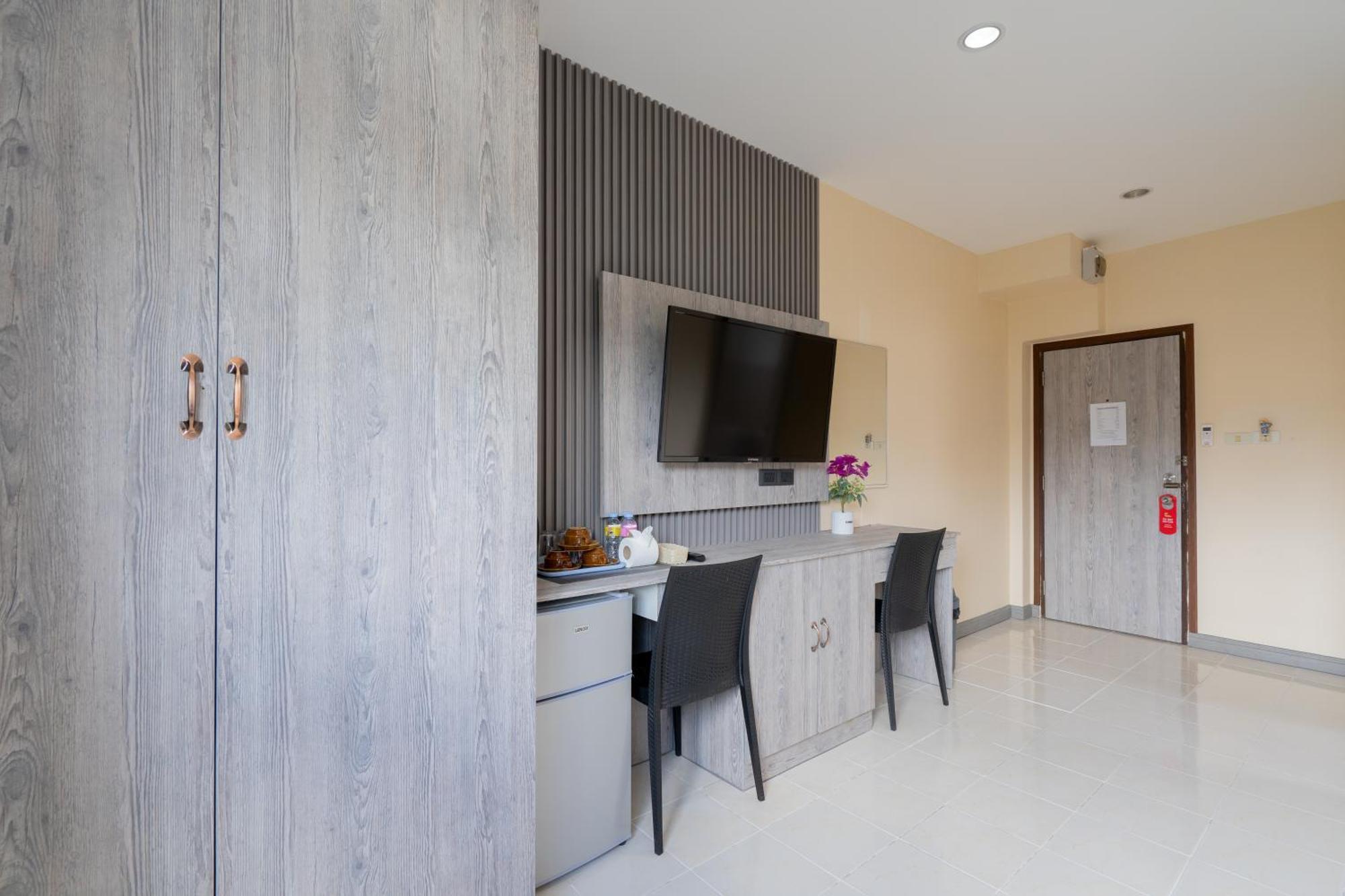 Square One Hotel Patong Екстериор снимка