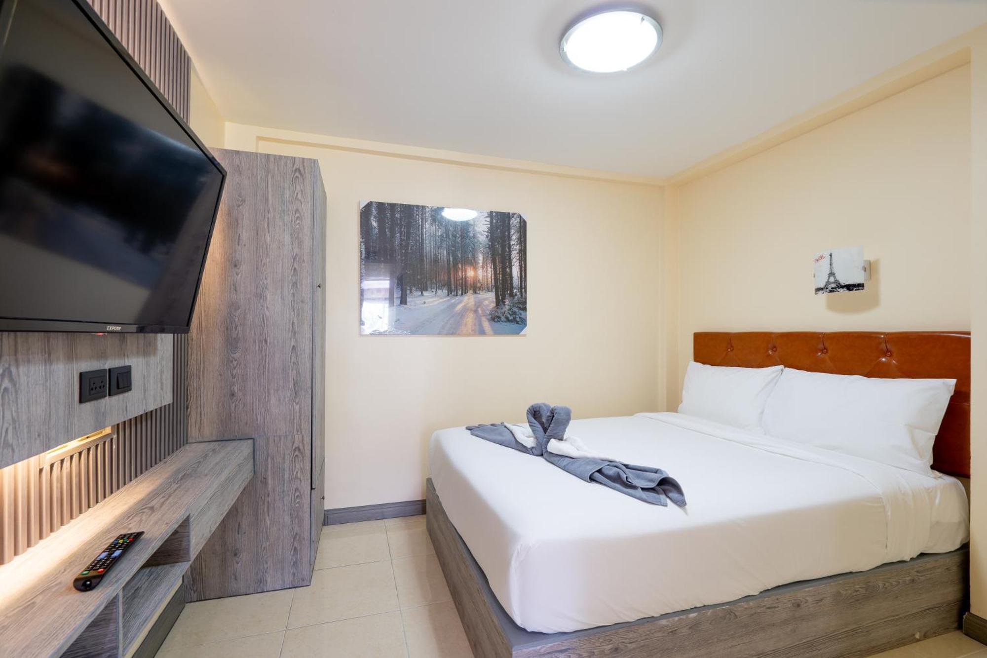 Square One Hotel Patong Екстериор снимка