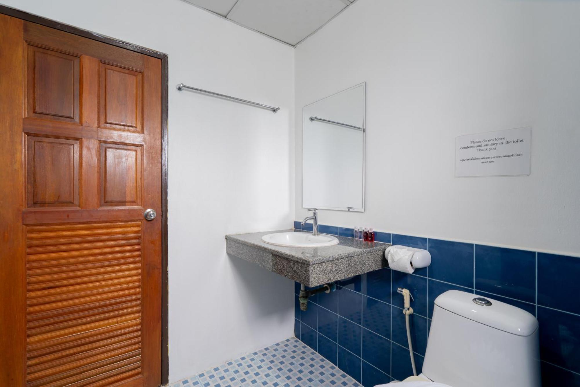 Square One Hotel Patong Стая снимка