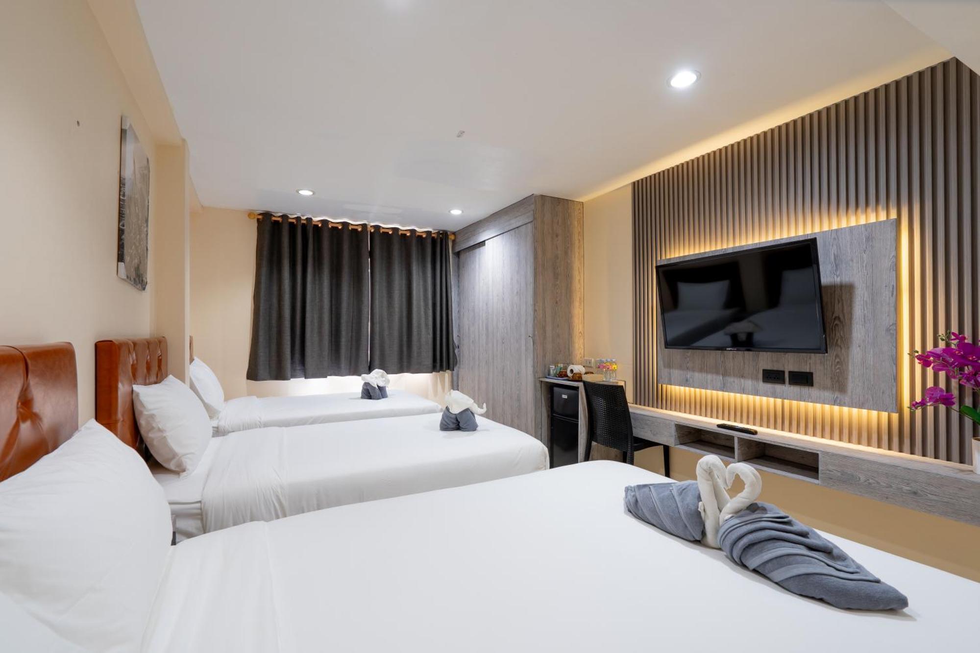 Square One Hotel Patong Екстериор снимка