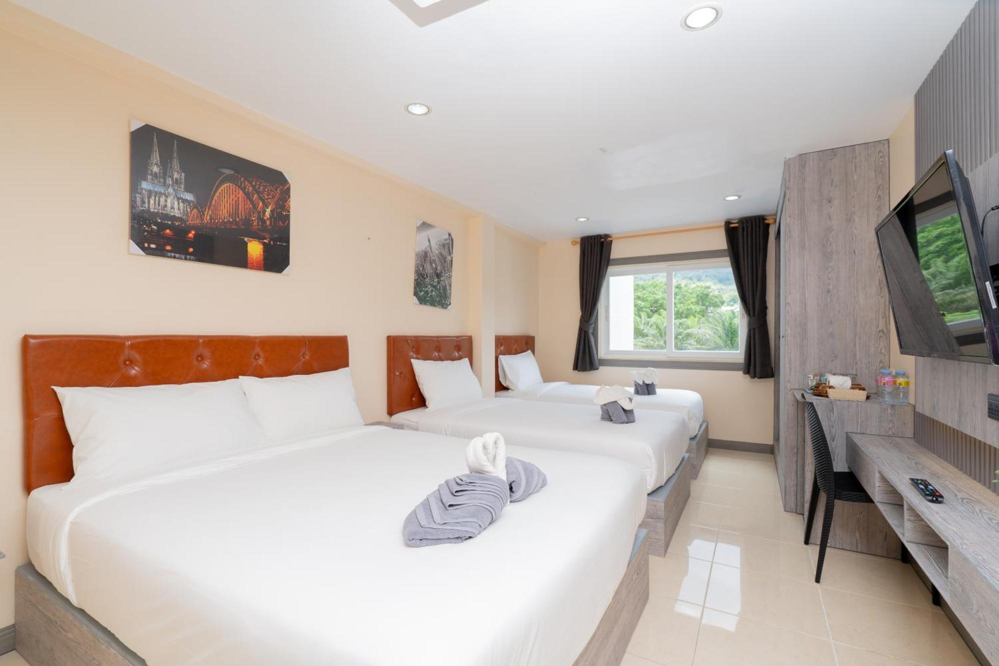 Square One Hotel Patong Екстериор снимка