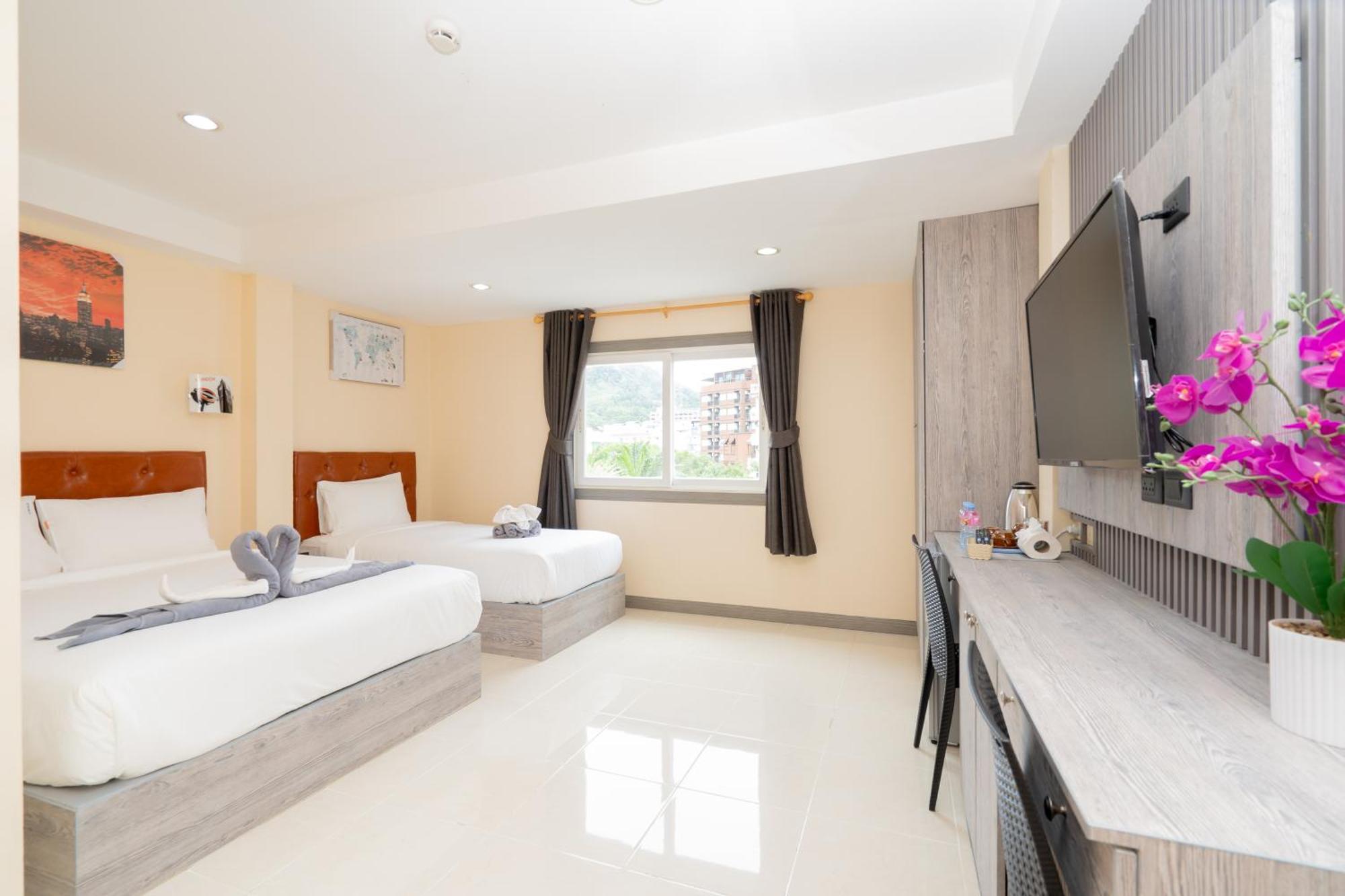 Square One Hotel Patong Екстериор снимка