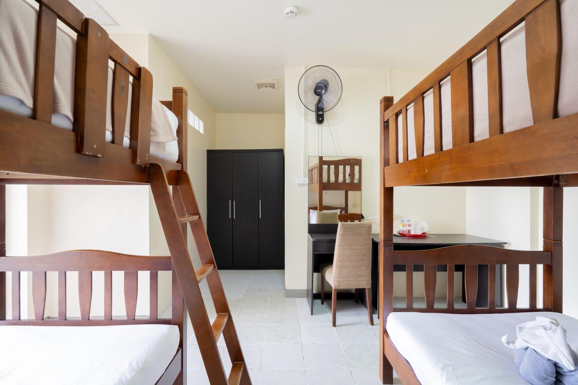 Square One Hotel Patong Екстериор снимка