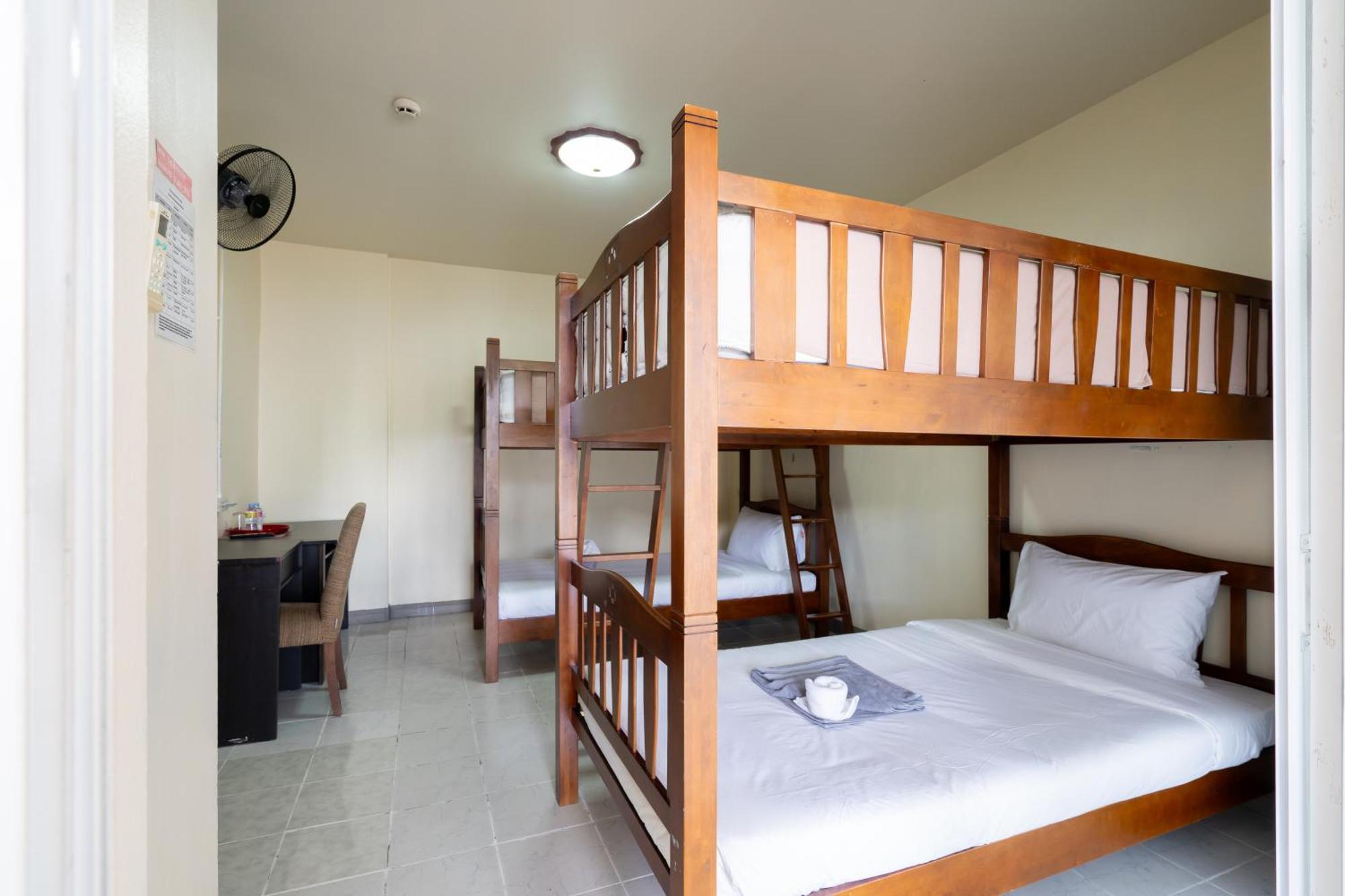 Square One Hotel Patong Екстериор снимка