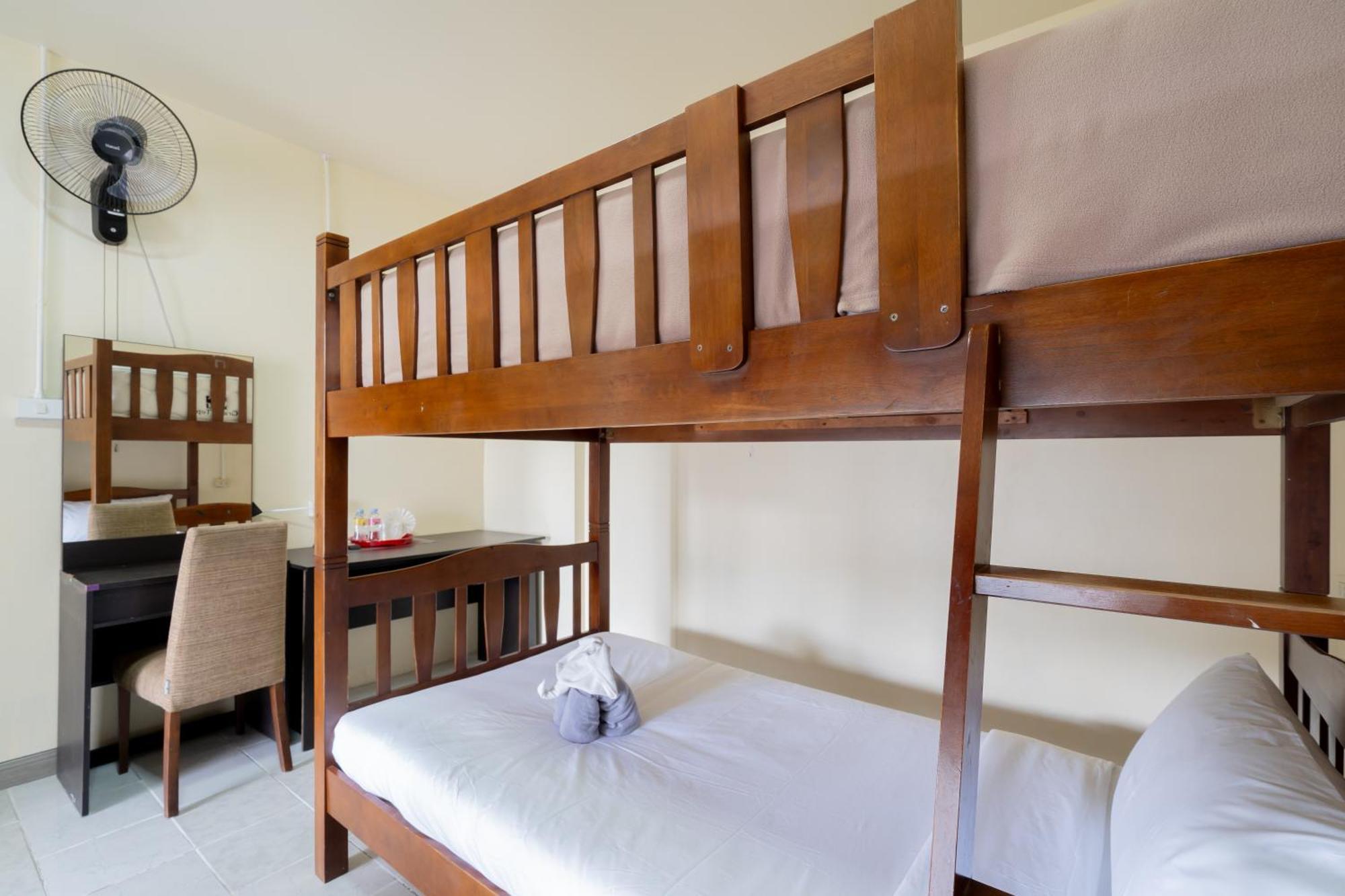 Square One Hotel Patong Екстериор снимка