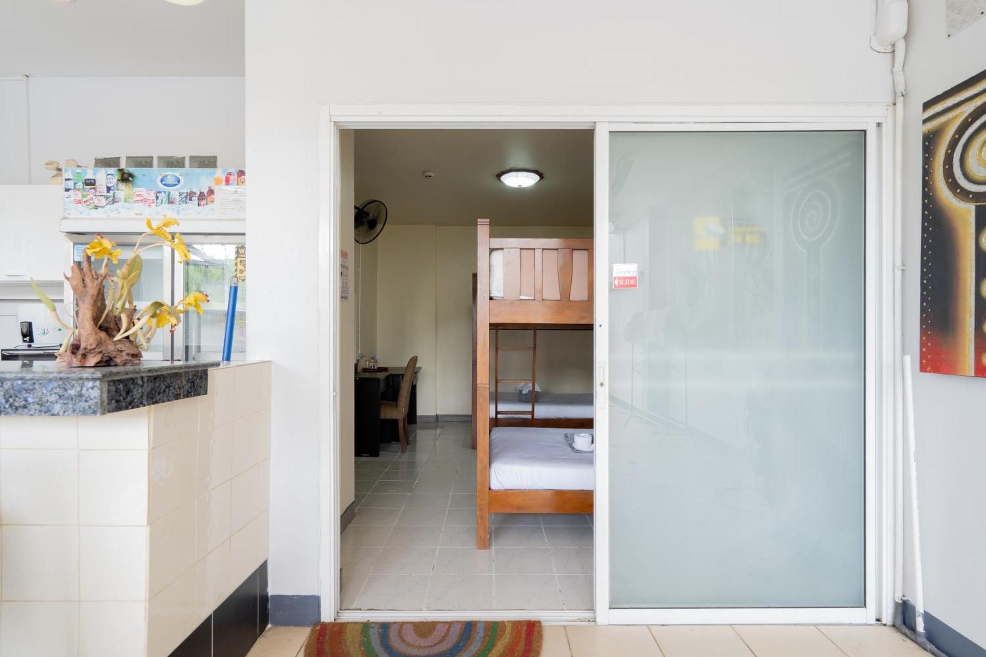 Square One Hotel Patong Екстериор снимка