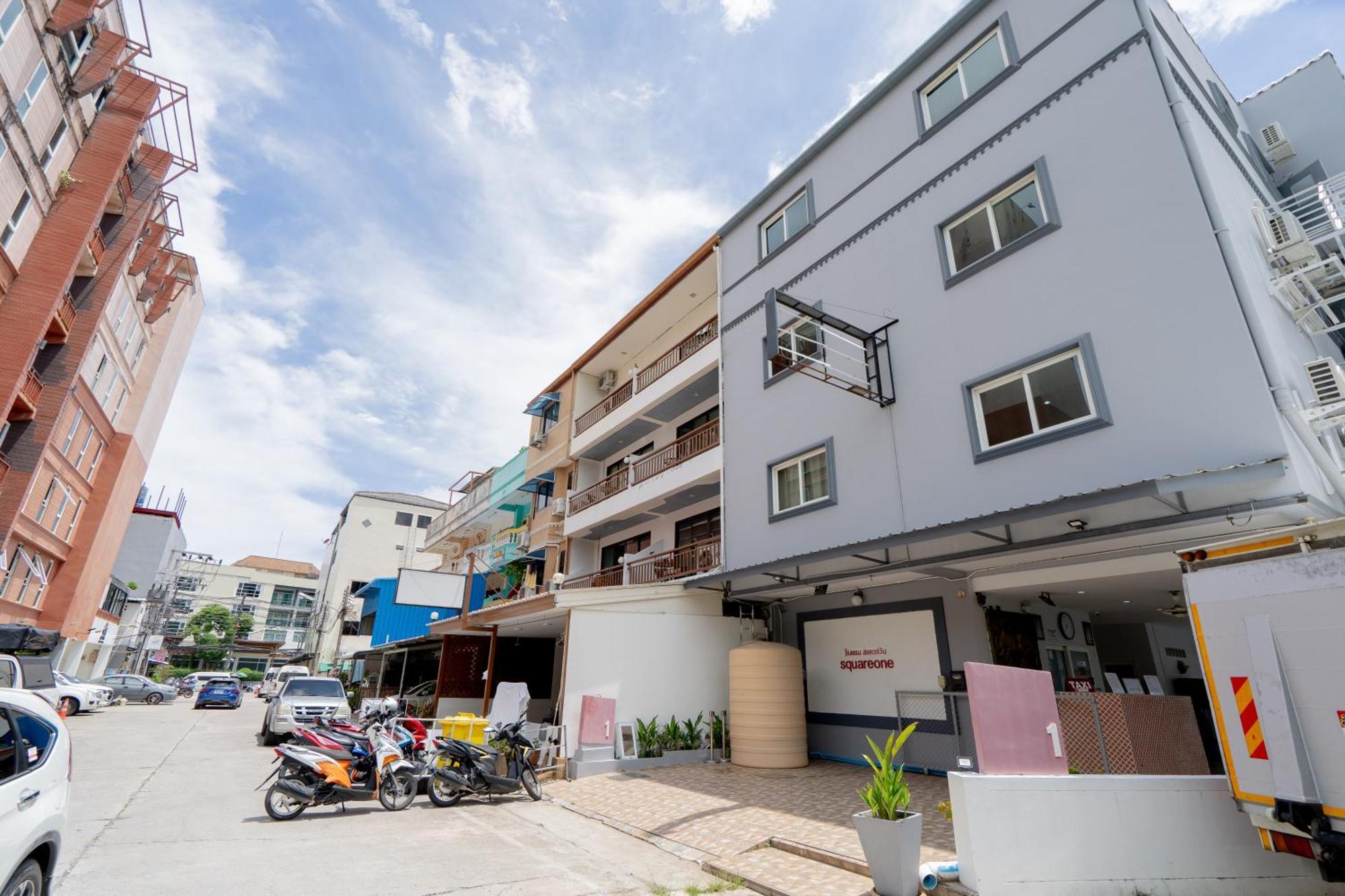 Square One Hotel Patong Екстериор снимка