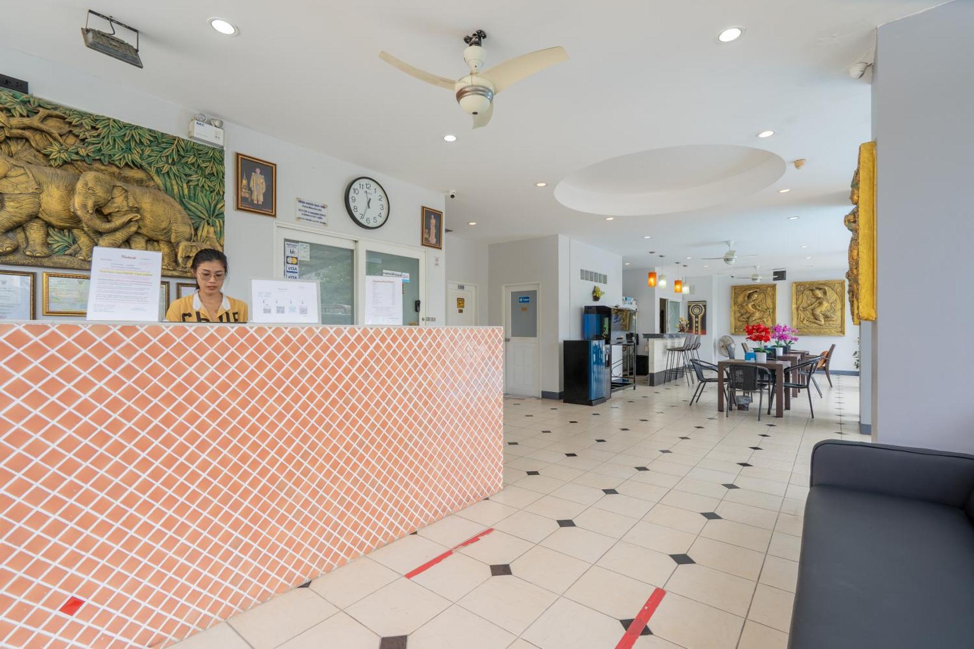 Square One Hotel Patong Екстериор снимка