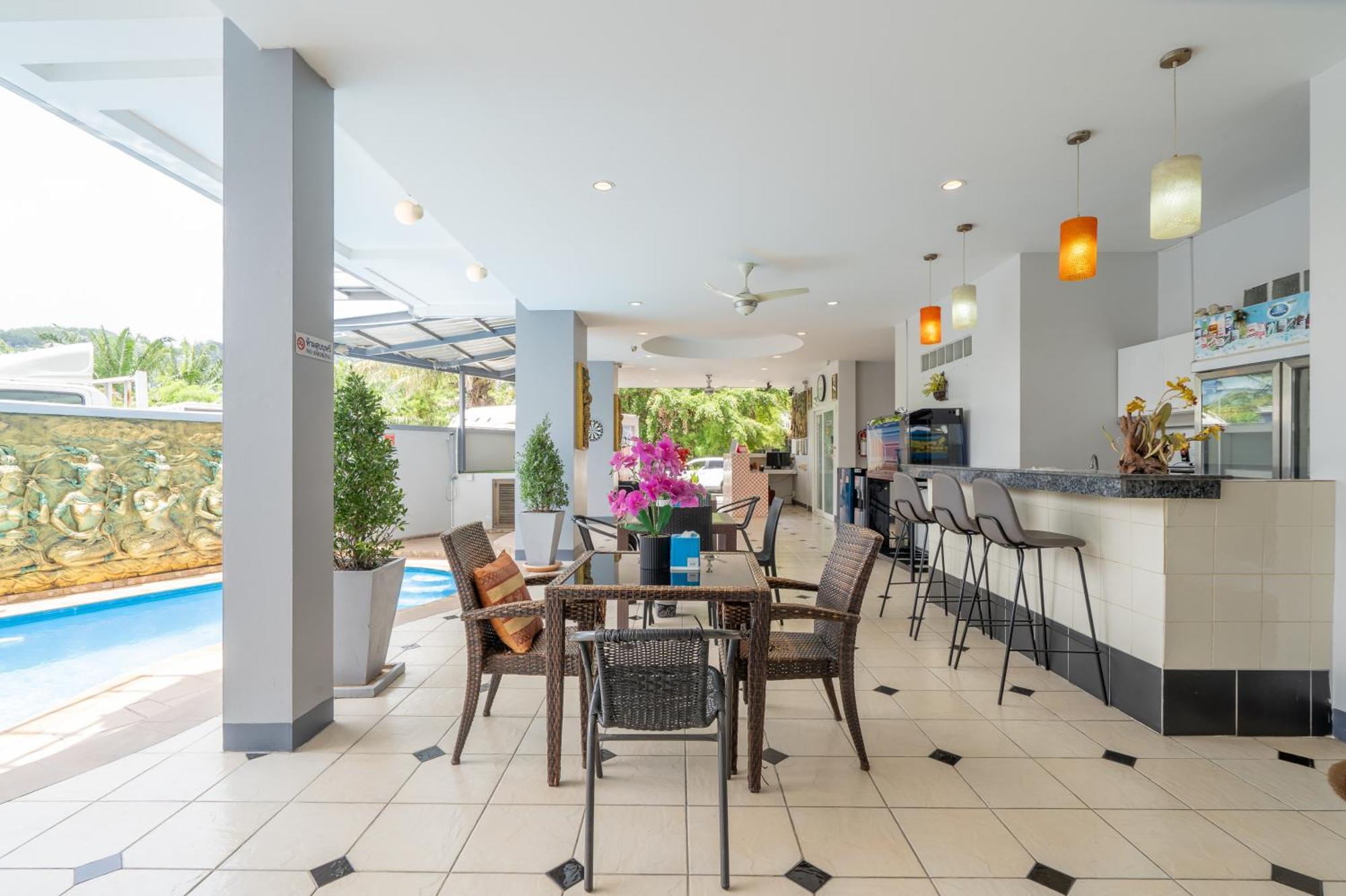 Square One Hotel Patong Екстериор снимка