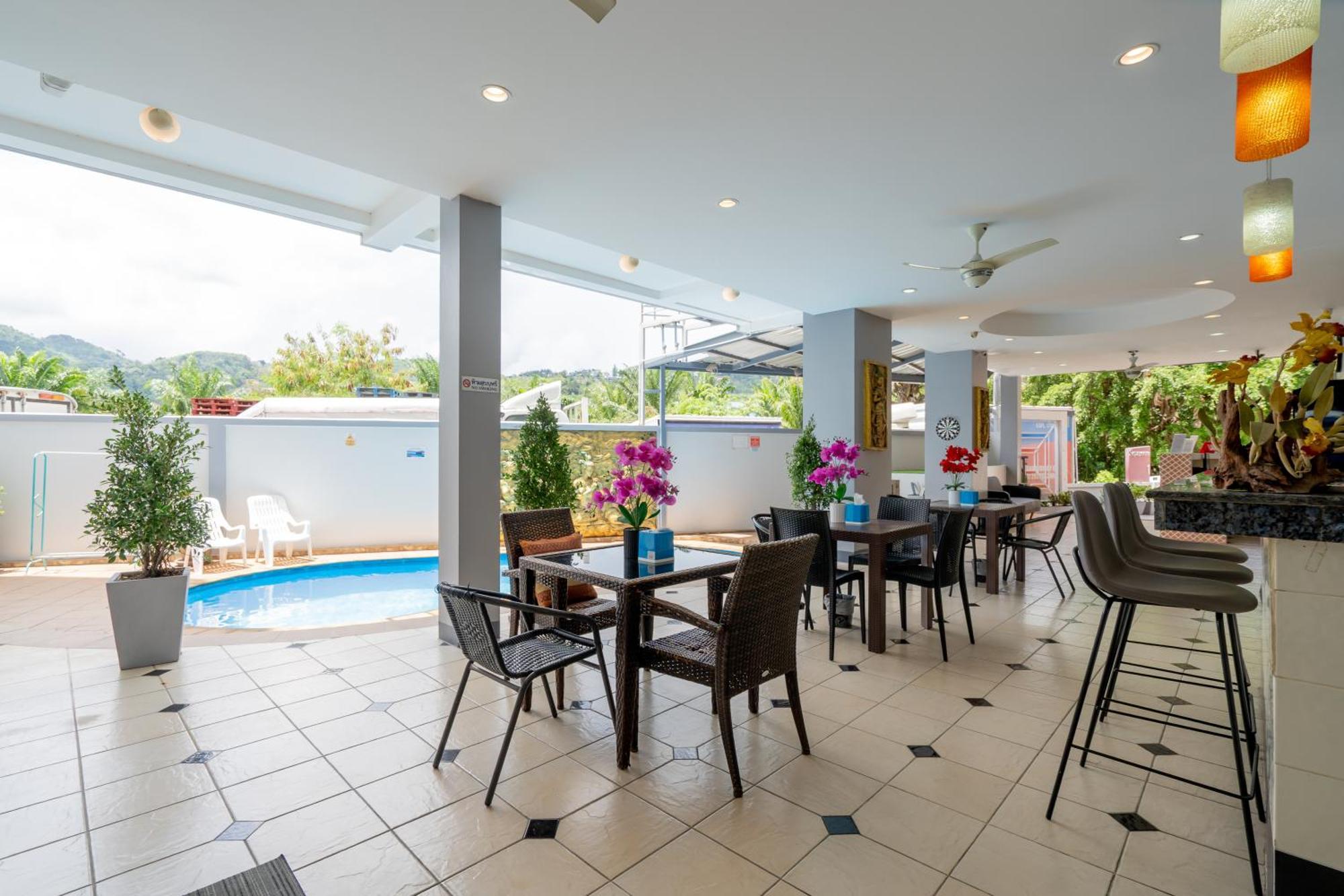 Square One Hotel Patong Екстериор снимка