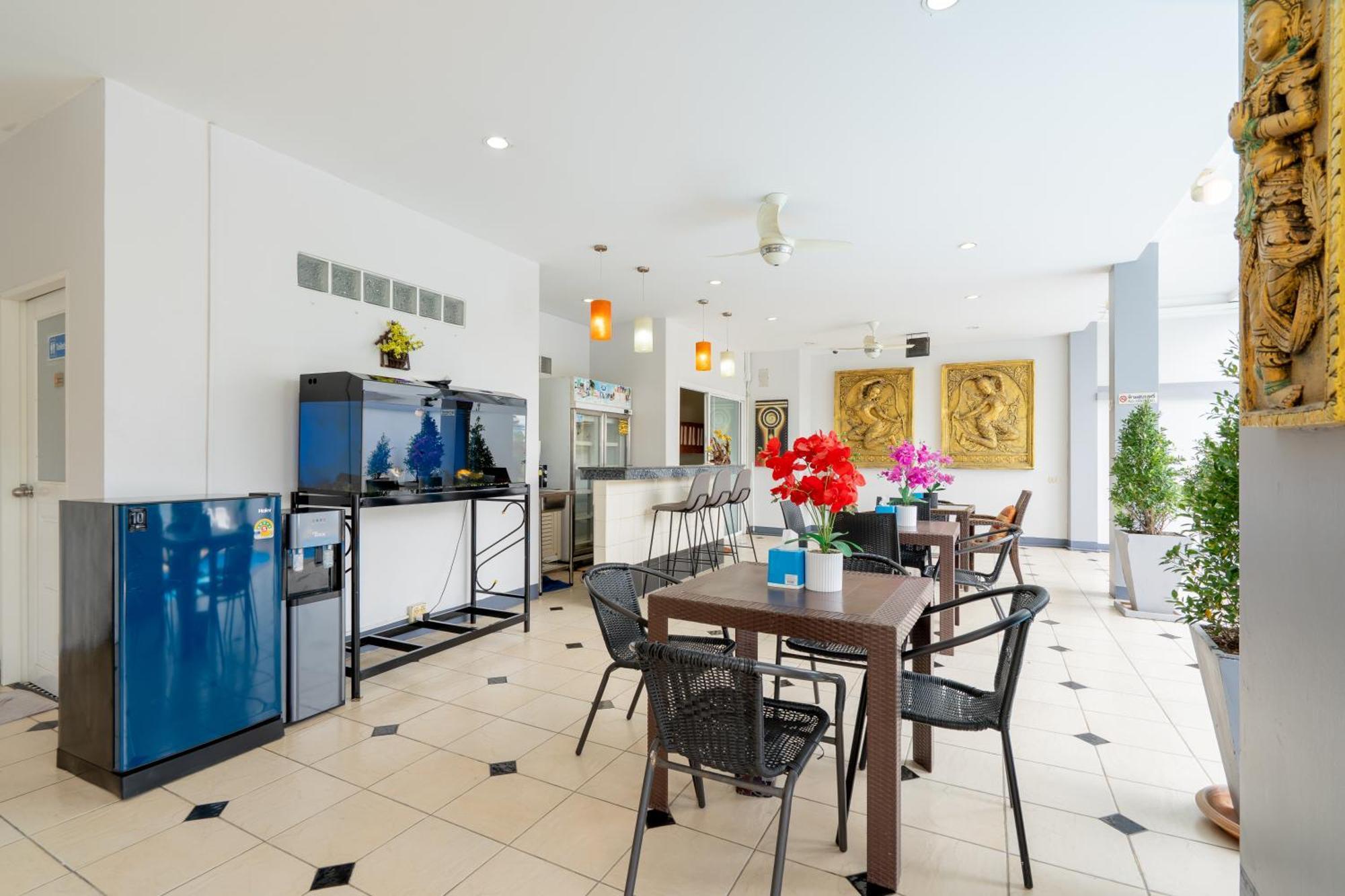 Square One Hotel Patong Екстериор снимка