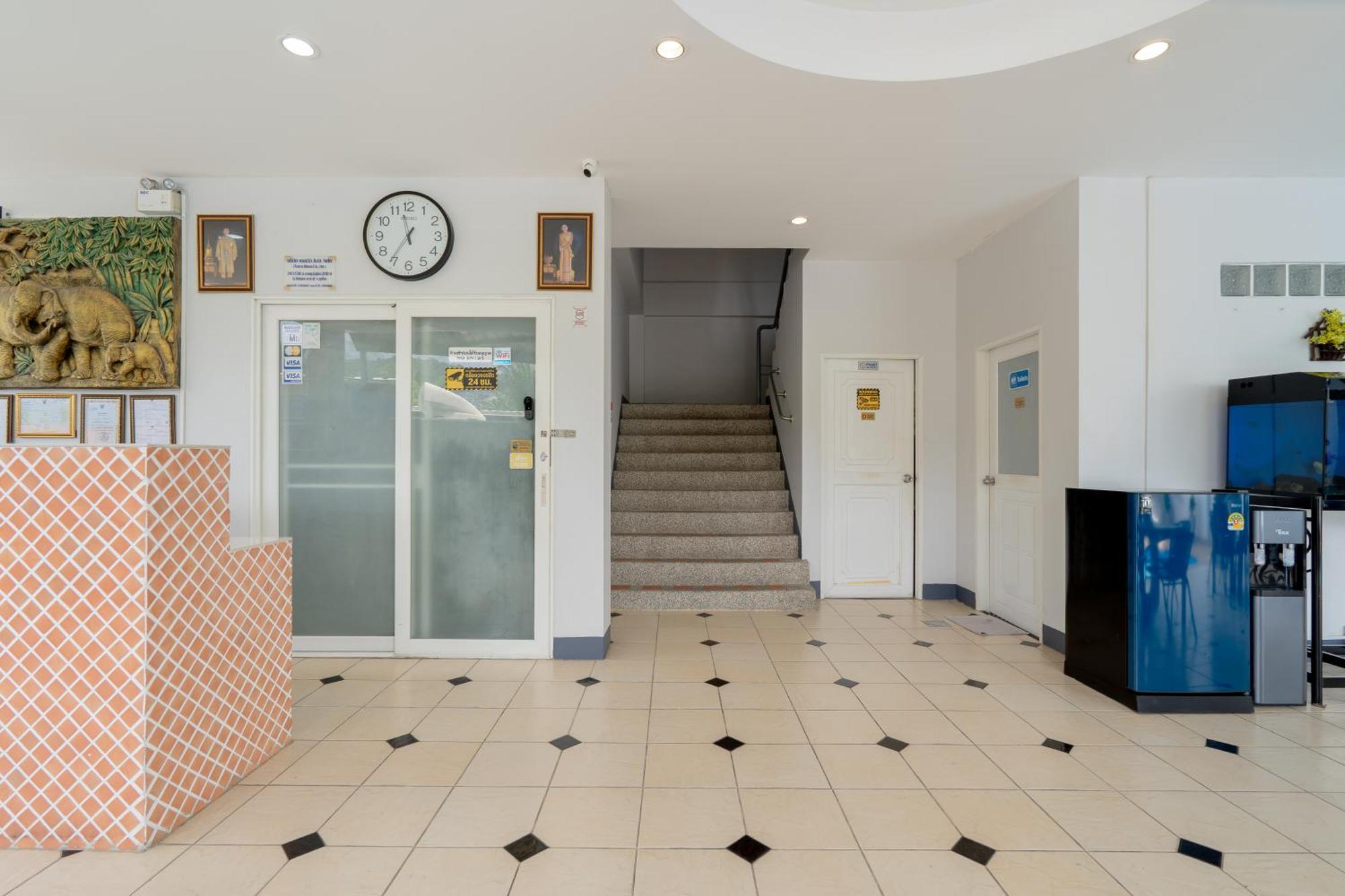 Square One Hotel Patong Екстериор снимка