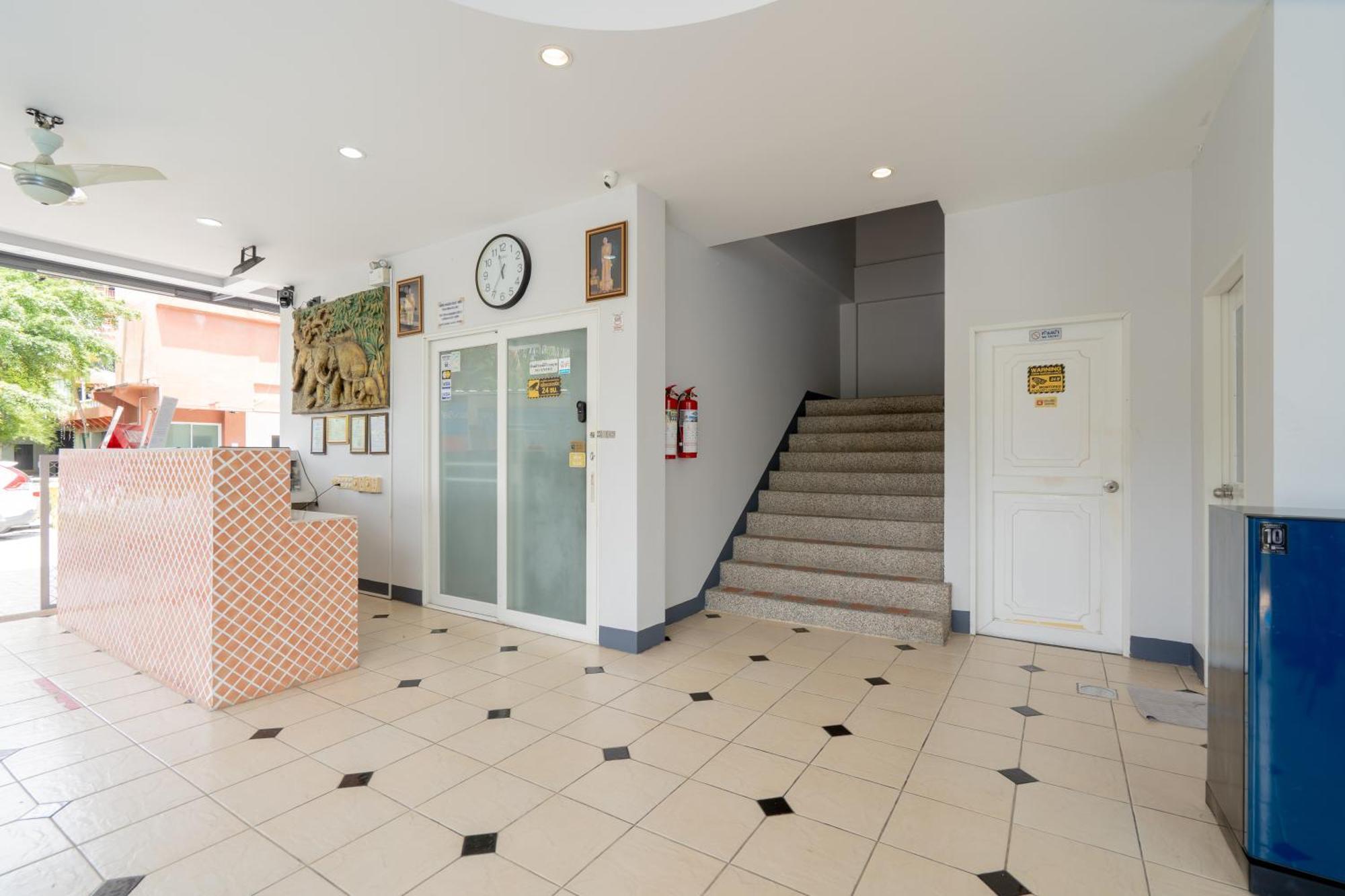 Square One Hotel Patong Екстериор снимка