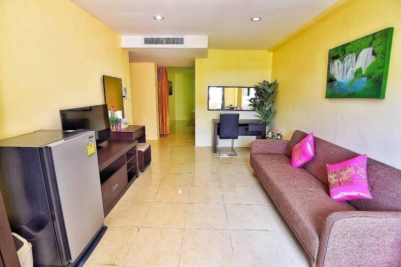 Square One Hotel Patong Екстериор снимка