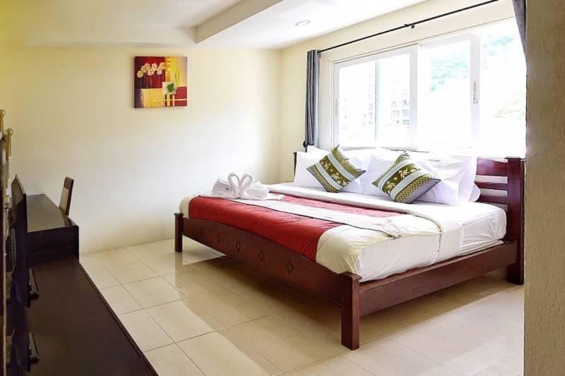 Square One Hotel Patong Екстериор снимка