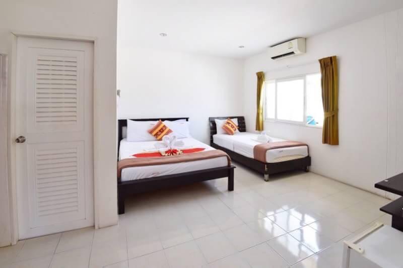 Square One Hotel Patong Екстериор снимка