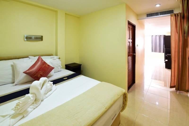 Square One Hotel Patong Екстериор снимка