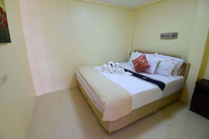 Square One Hotel Patong Екстериор снимка