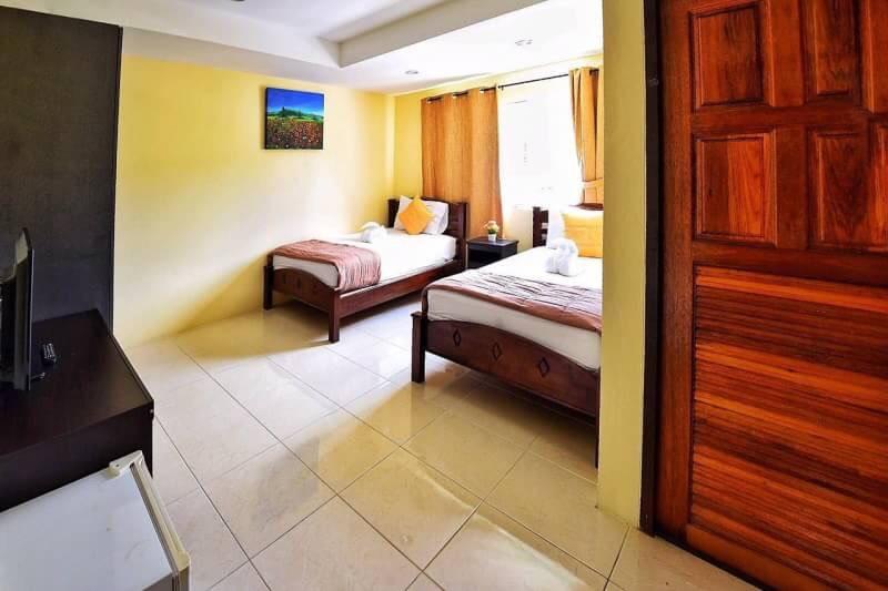 Square One Hotel Patong Екстериор снимка