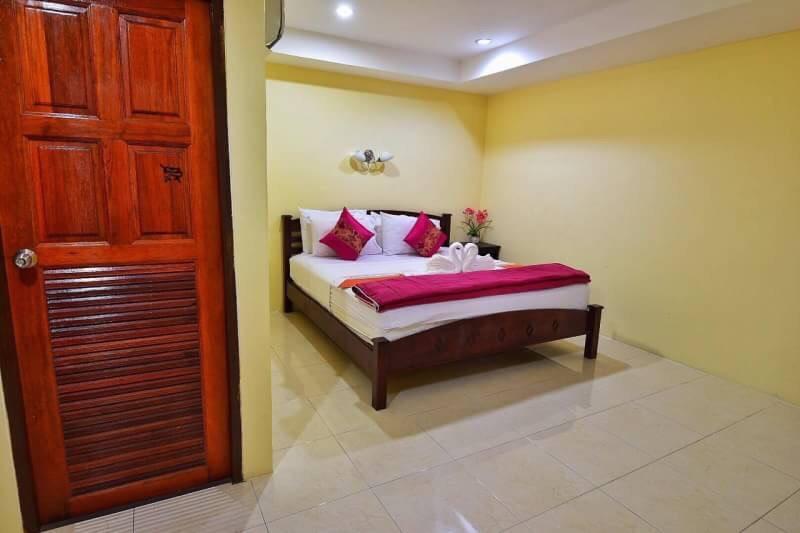 Square One Hotel Patong Екстериор снимка